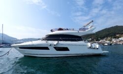 Prestige 45 motor yacht