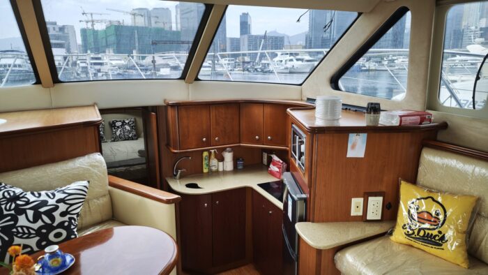 Silverton36-saloon-kitchen