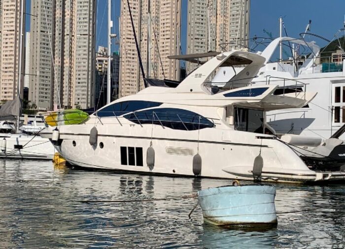 Azimut 53 Flybridge motor yacht