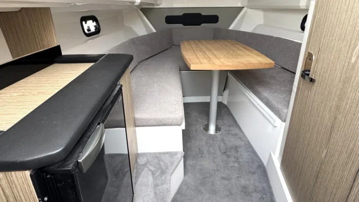 R8 S interiorpicture