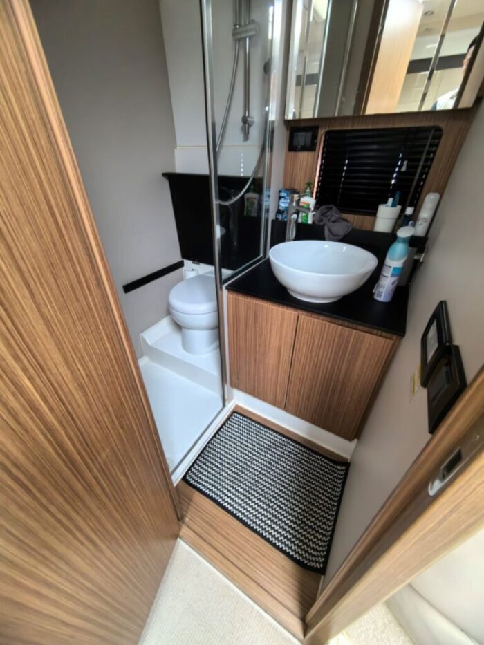 Azimut Atlantis 43 21