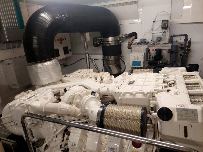 customline navetta28 ferretti 12