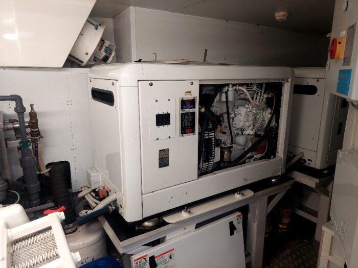 customline navetta28 ferretti 13