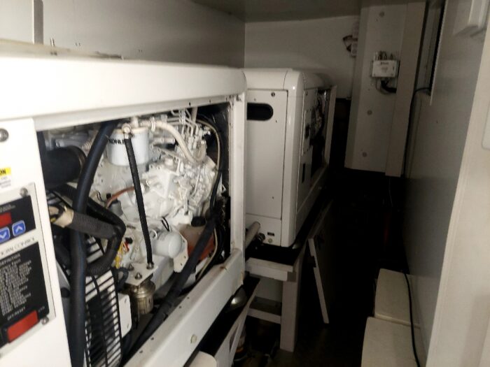 customline navetta28 ferretti 14