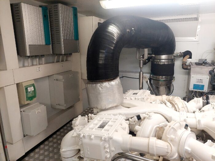 customline navetta28 ferretti 16