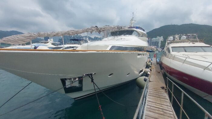 customline navetta28 ferretti 19