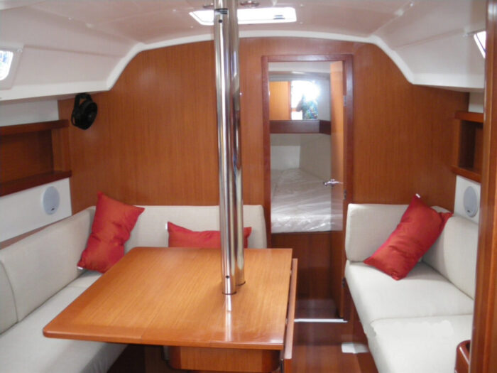 Beneteau Oceanis34 sailingyacht 4