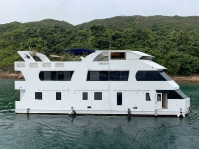 Liveaboard boat 70